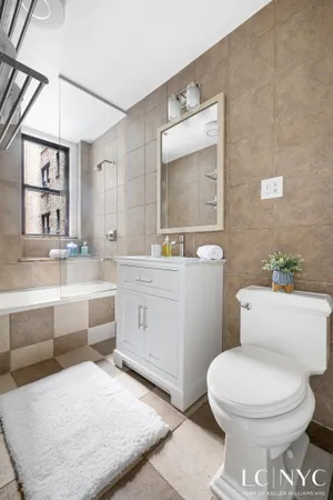 $715,000 | 146 East 49th Street, Unit 2B | Midtown East