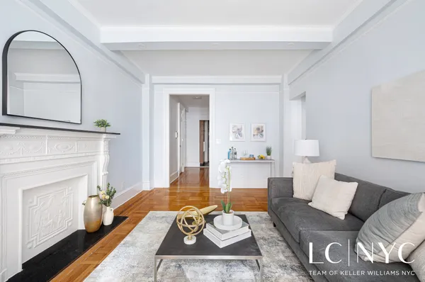 $715,000 | 146 East 49th Street, Unit 2B | Midtown East