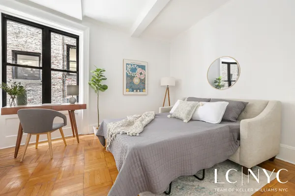 $715,000 | 146 East 49th Street, Unit 2B | Midtown East