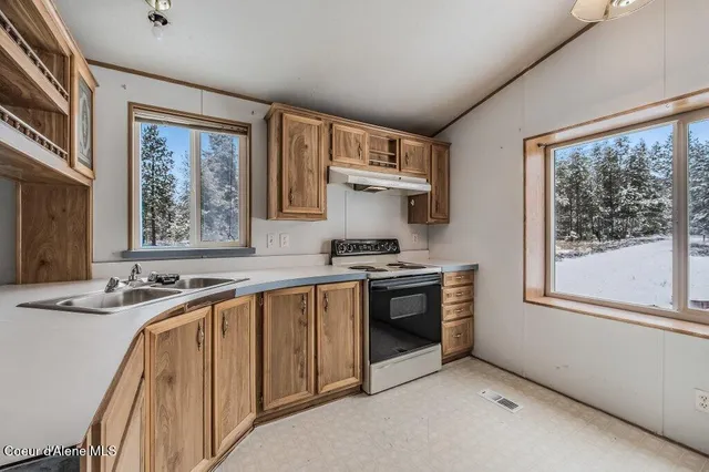 $399,900 | 671 Berrypatch Loop Road, Athol, ID 83801