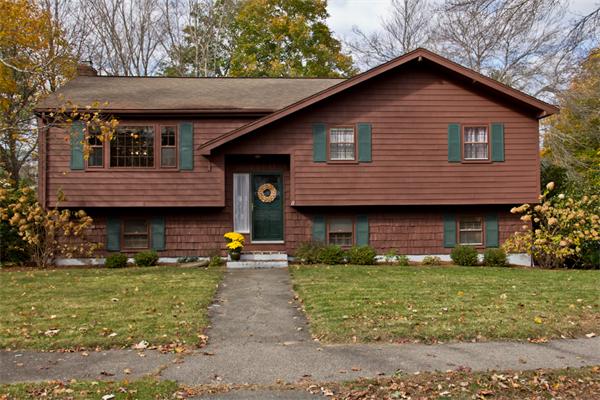 11 Keith Road Reading, MA 01867 - Photo 1 of 25 Gallery Image 1