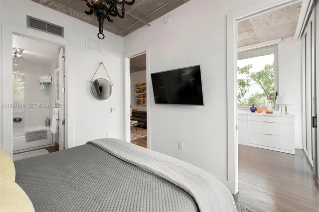 $875,000 | 1700 Meridian Avenue, Unit 307, Miami Beach, FL 33139