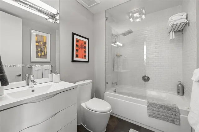 $875,000 | 1700 Meridian Avenue, Unit 307, Miami Beach, FL 33139