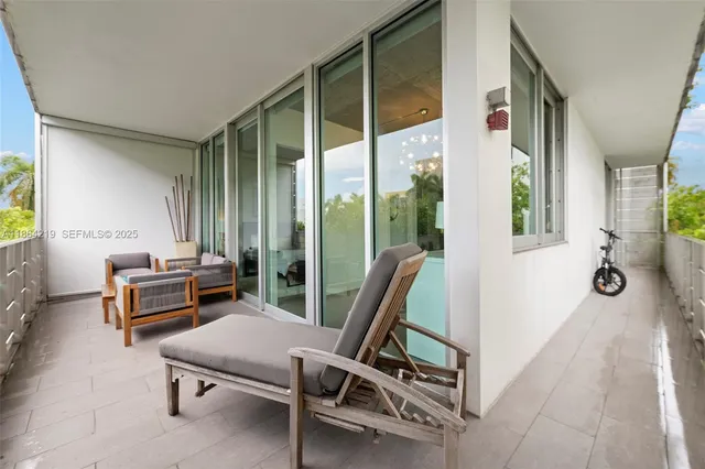$875,000 | 1700 Meridian Avenue, Unit 307, Miami Beach, FL 33139
