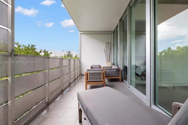 $875,000 | 1700 Meridian Avenue, Unit 307, Miami Beach, FL 33139