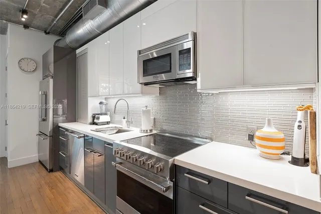 $875,000 | 1700 Meridian Avenue, Unit 307, Miami Beach, FL 33139