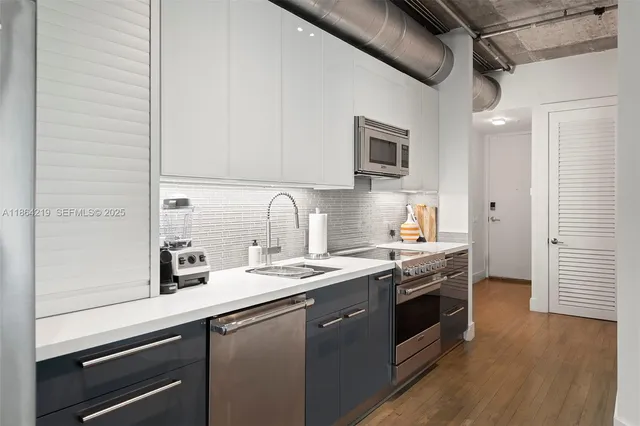 $875,000 | 1700 Meridian Avenue, Unit 307, Miami Beach, FL 33139