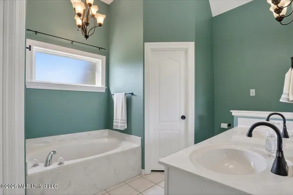 $375,000 | 1203 Lake View Drive, Hernando, MS 38632