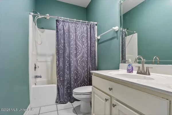 $375,000 | 1203 Lake View Drive, Hernando, MS 38632