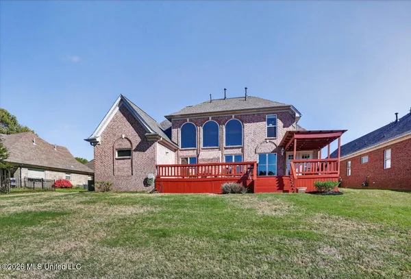 $375,000 | 1203 Lake View Drive, Hernando, MS 38632