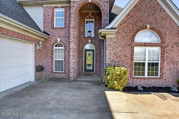 $375,000 | 1203 Lake View Drive, Hernando, MS 38632