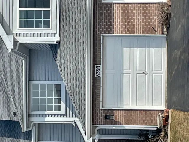 $2,400 | 8393 Mystic, Darien, IL 60561