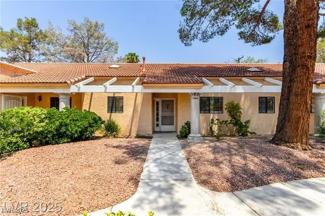 $1,750 | 2851 South Valley View Boulevard, Unit 1060, Las Vegas, NV 89102