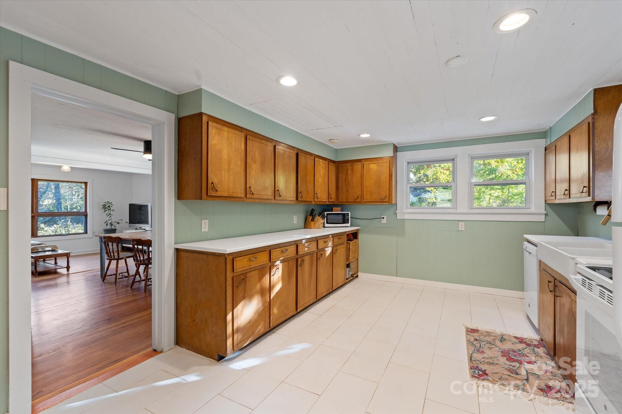 260 Bee Ridge Road Asheville, NC 28803 - Photo 14 of 44 Gallery Image 14