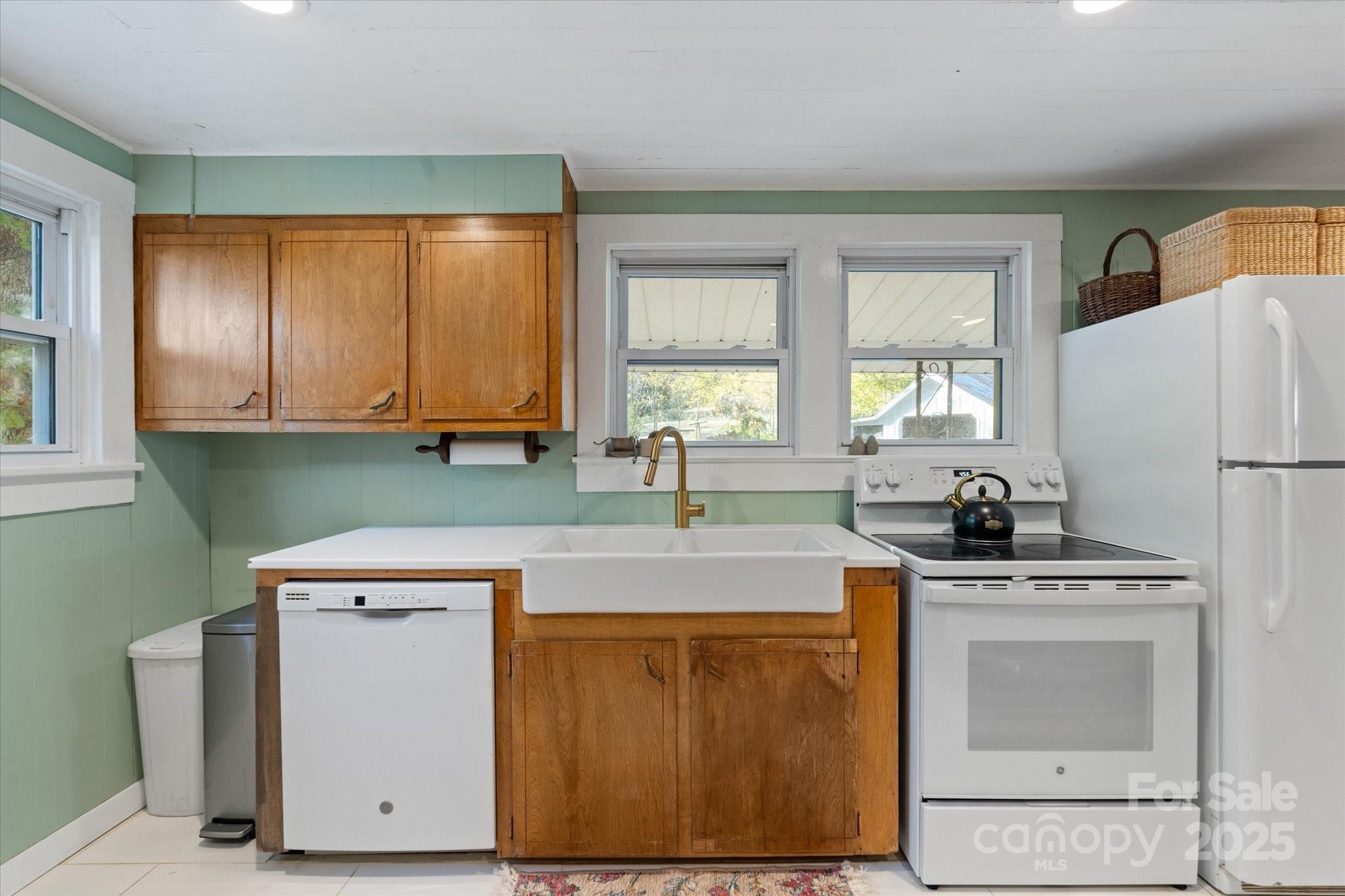 260 Bee Ridge Road Asheville, NC 28803 - Photo 15 of 44 Gallery Image 15