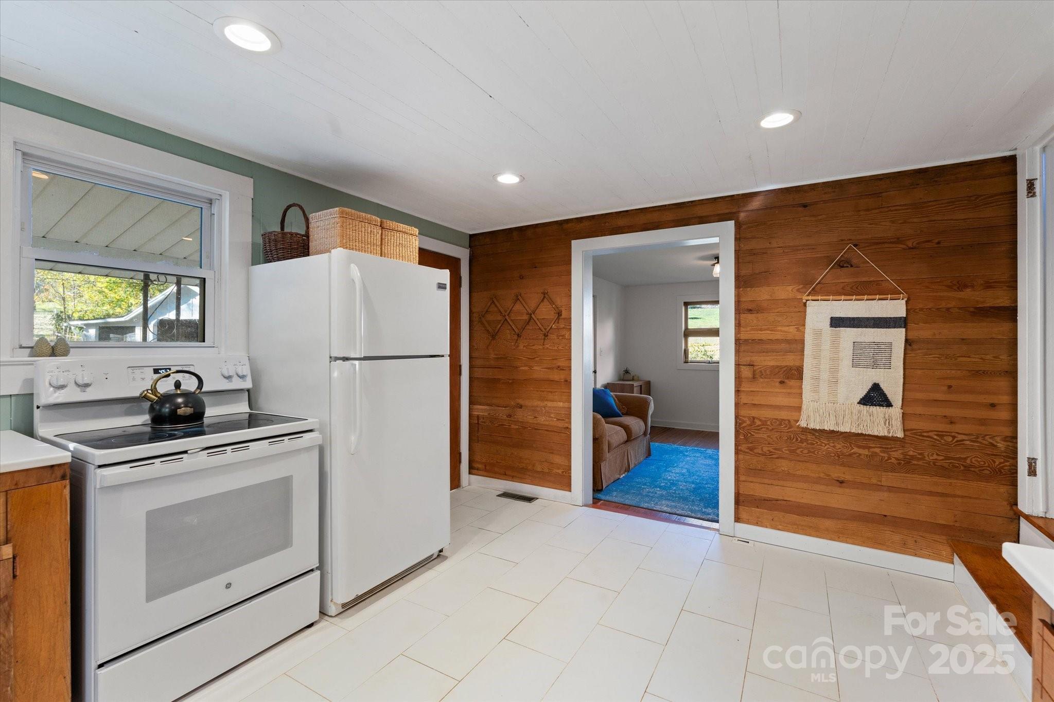260 Bee Ridge Road Asheville, NC 28803 - Photo 16 of 44 Gallery Image 16