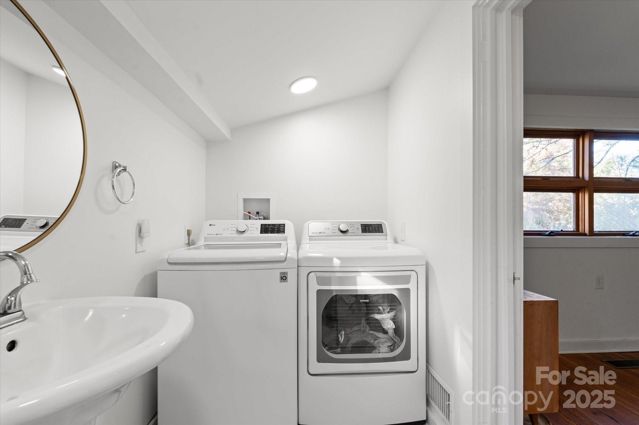 260 Bee Ridge Road Asheville, NC 28803 - Photo 25 of 44 Gallery Image 25