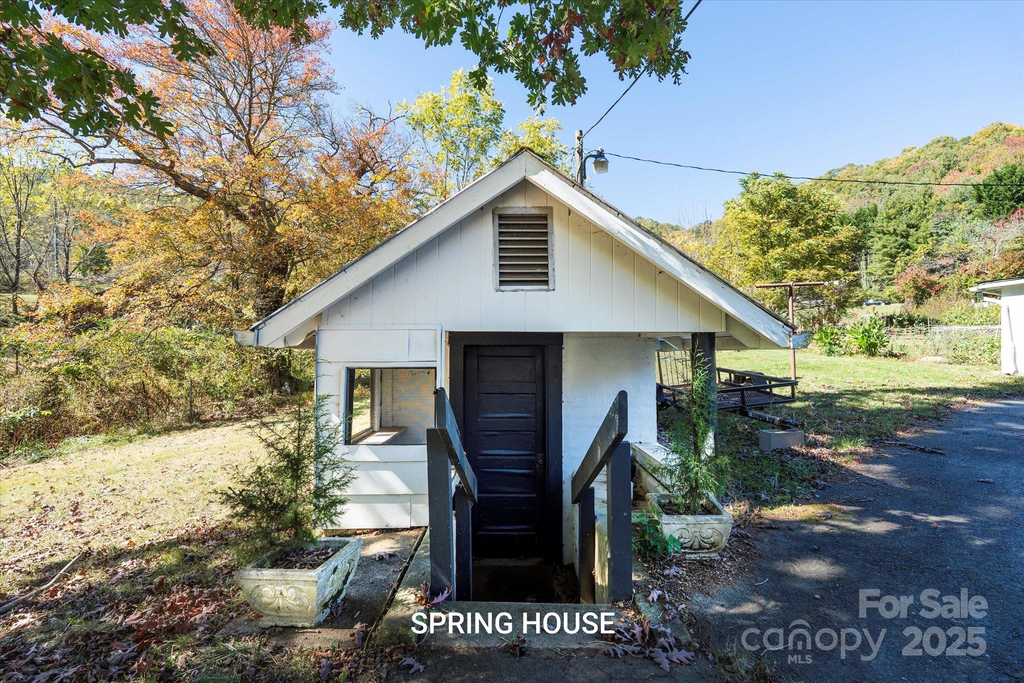 260 Bee Ridge Road Asheville, NC 28803 - Photo 34 of 44 Gallery Image 34