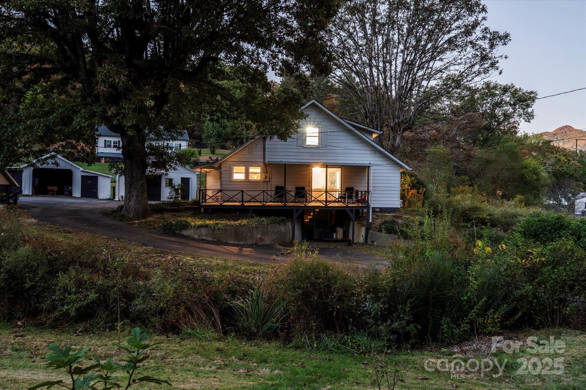 260 Bee Ridge Road Asheville, NC 28803 - Photo 8 of 44 Gallery Image 8