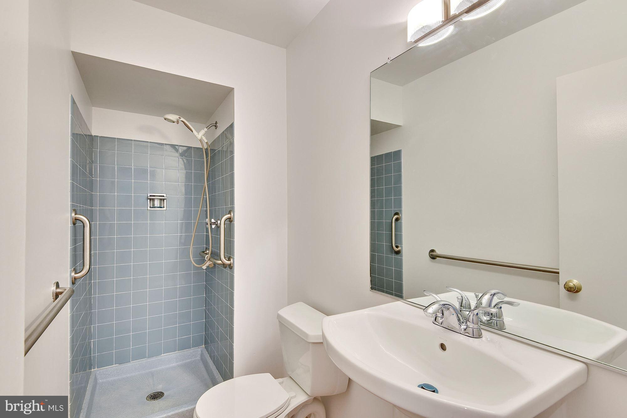 8300 Fenway Road Bethesda, MD 20817 - Photo 11 of 24 Bath