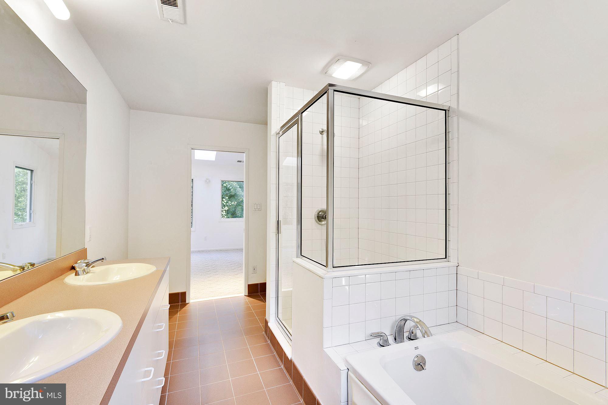 8300 Fenway Road Bethesda, MD 20817 - Photo 7 of 24 Bath (Master)
