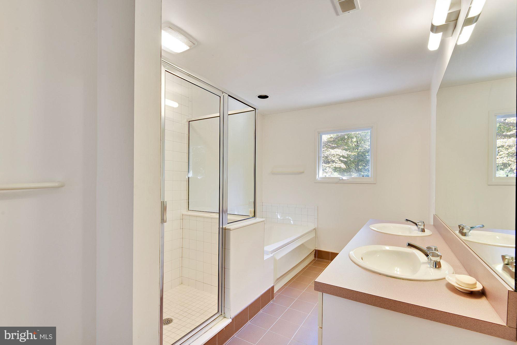 8300 Fenway Road Bethesda, MD 20817 - Photo 9 of 24 Bath (Master)