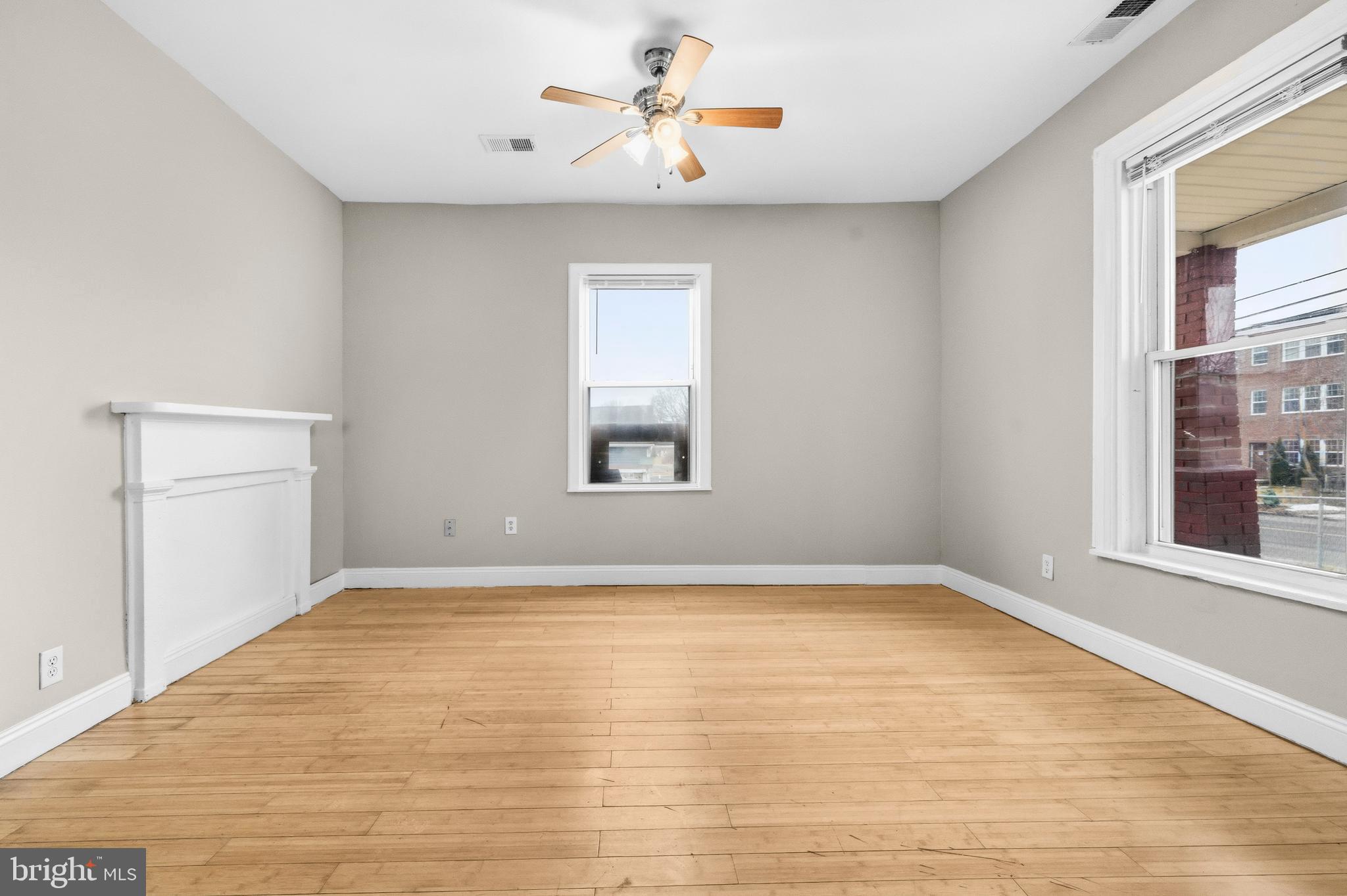 809 Eastern Avenue Northeast Capitol Heights, MD 20743 - Photo 3 of 42