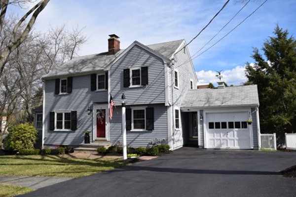 2 Elliot Road Lynnfield, MA 01940 - Photo 1 of 14 Gallery Image 1