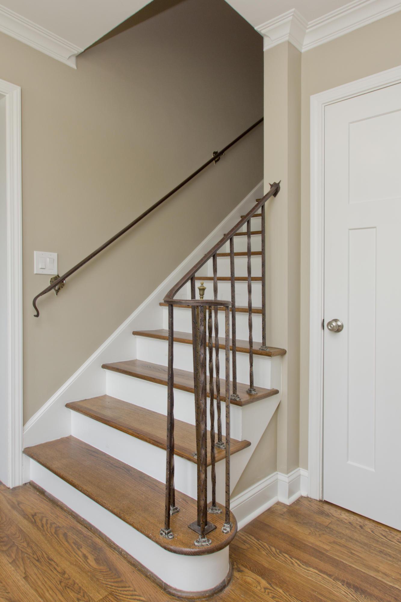 2716 Andover Road Columbus, OH 43221 - Photo 3 of 40