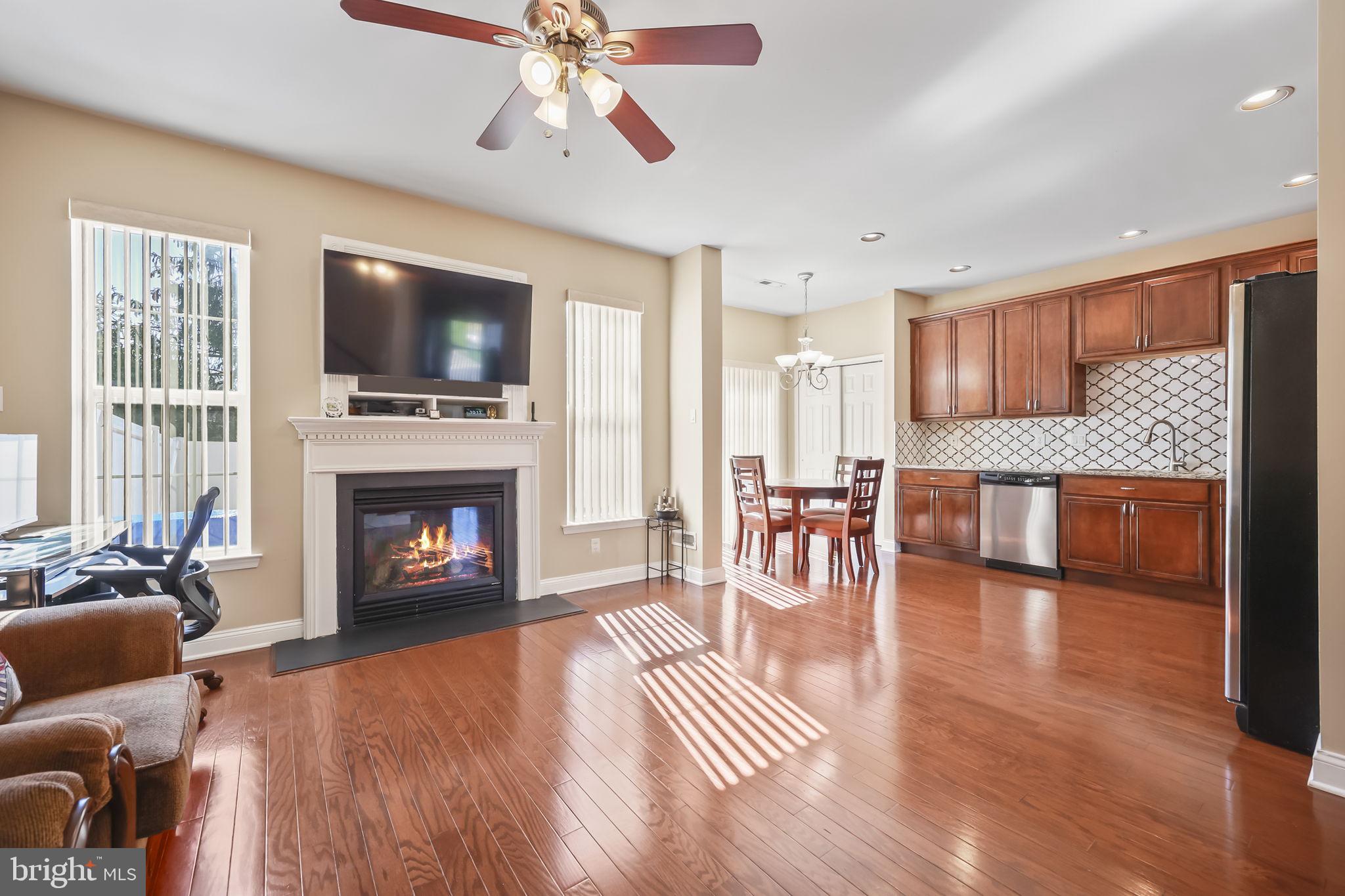 43 Beaumont Place Westampton, NJ 08060 - Photo 11 of 36 Family room open to kitchen