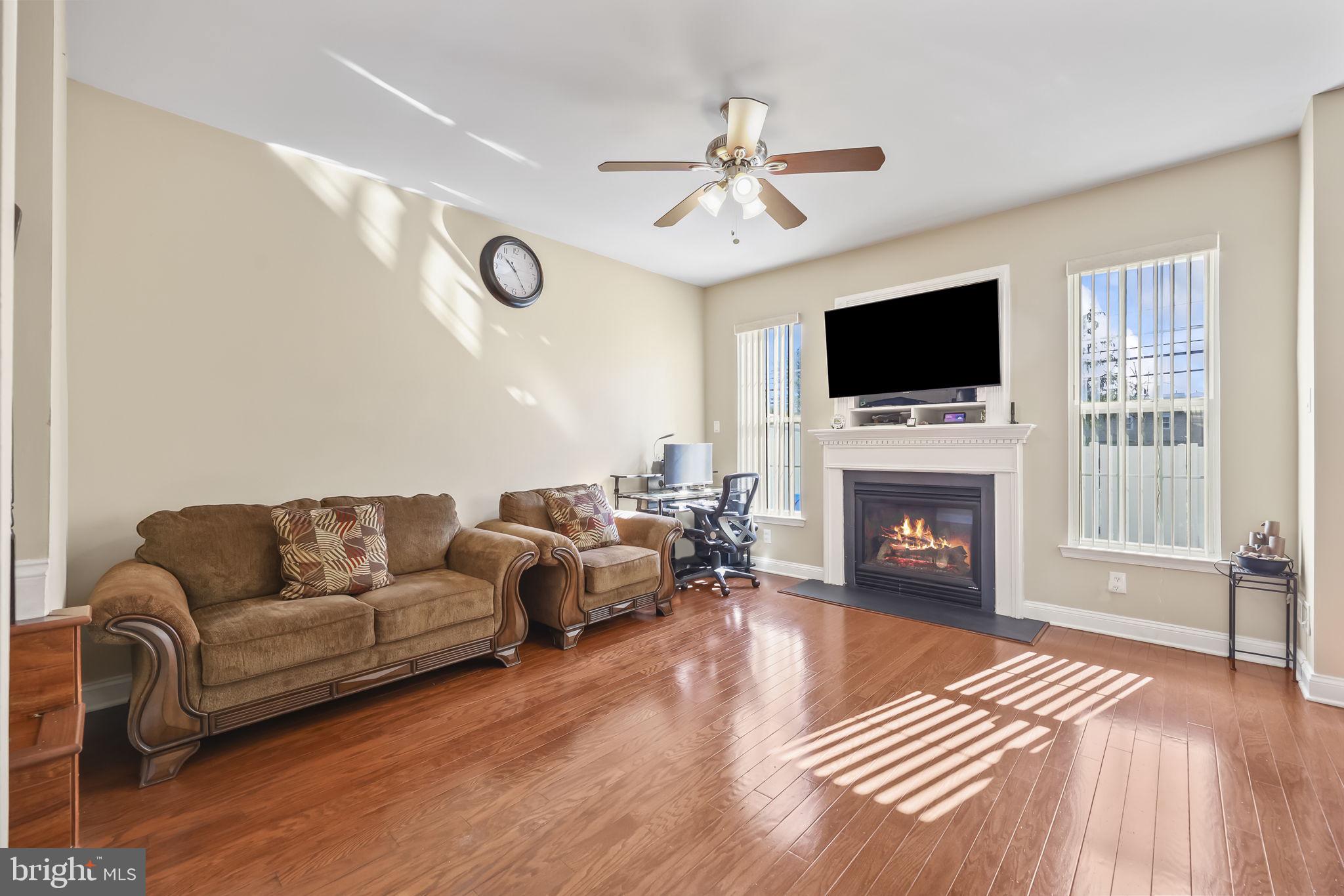 43 Beaumont Place Westampton, NJ 08060 - Photo 14 of 36 Bright family room