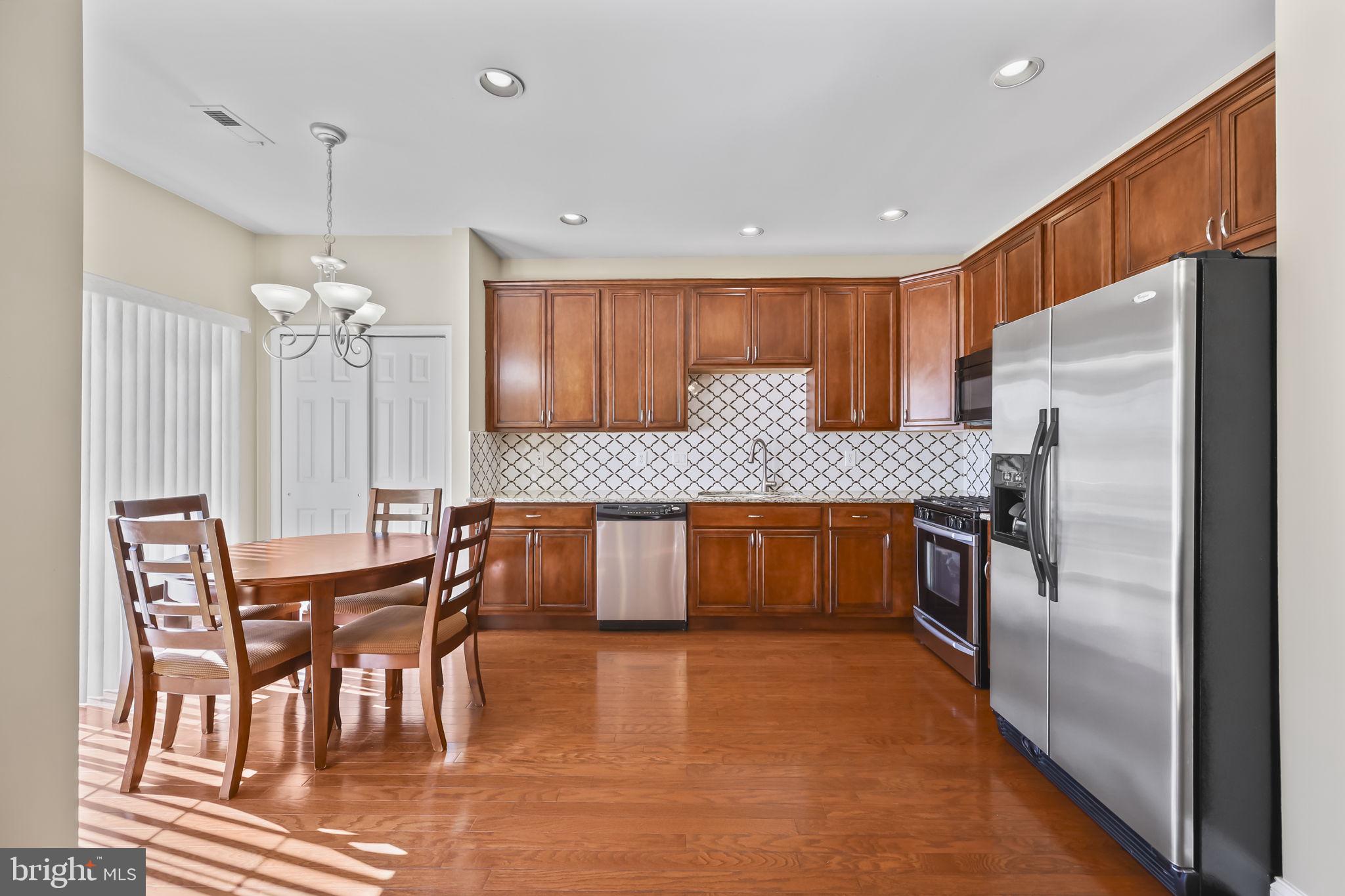 43 Beaumont Place Westampton, NJ 08060 - Photo 15 of 36 Upgraded kitchen w breakfast room