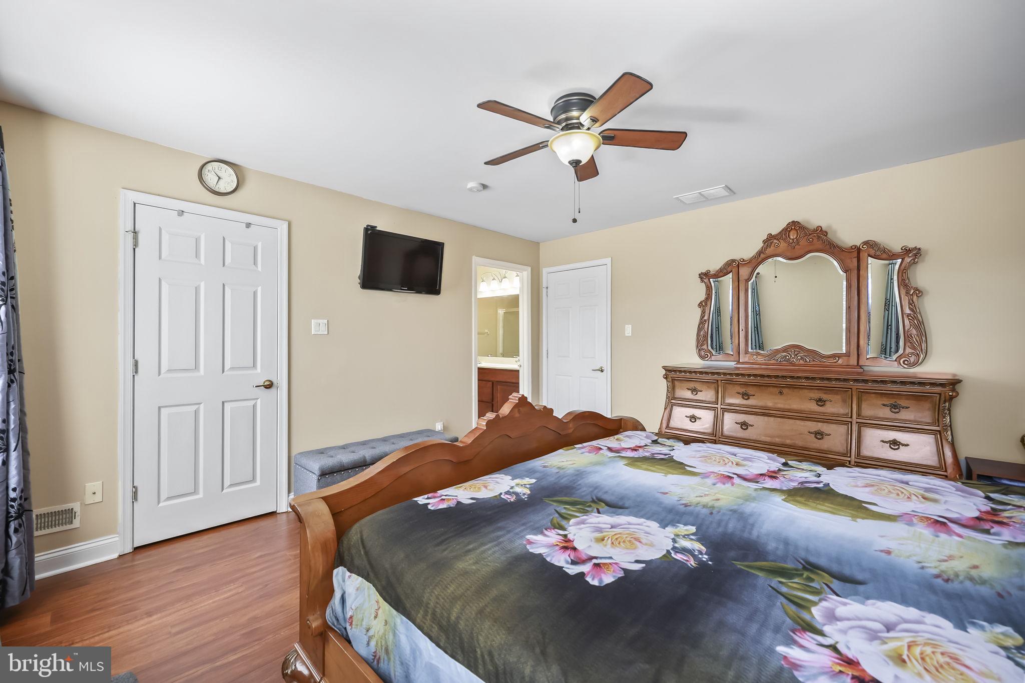 43 Beaumont Place Westampton, NJ 08060 - Photo 23 of 36 Primary bedroom w walk-in closet and en suite bath