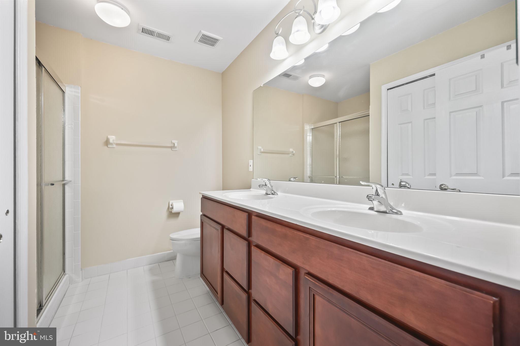 43 Beaumont Place Westampton, NJ 08060 - Photo 24 of 36 En suite bath w double vanity