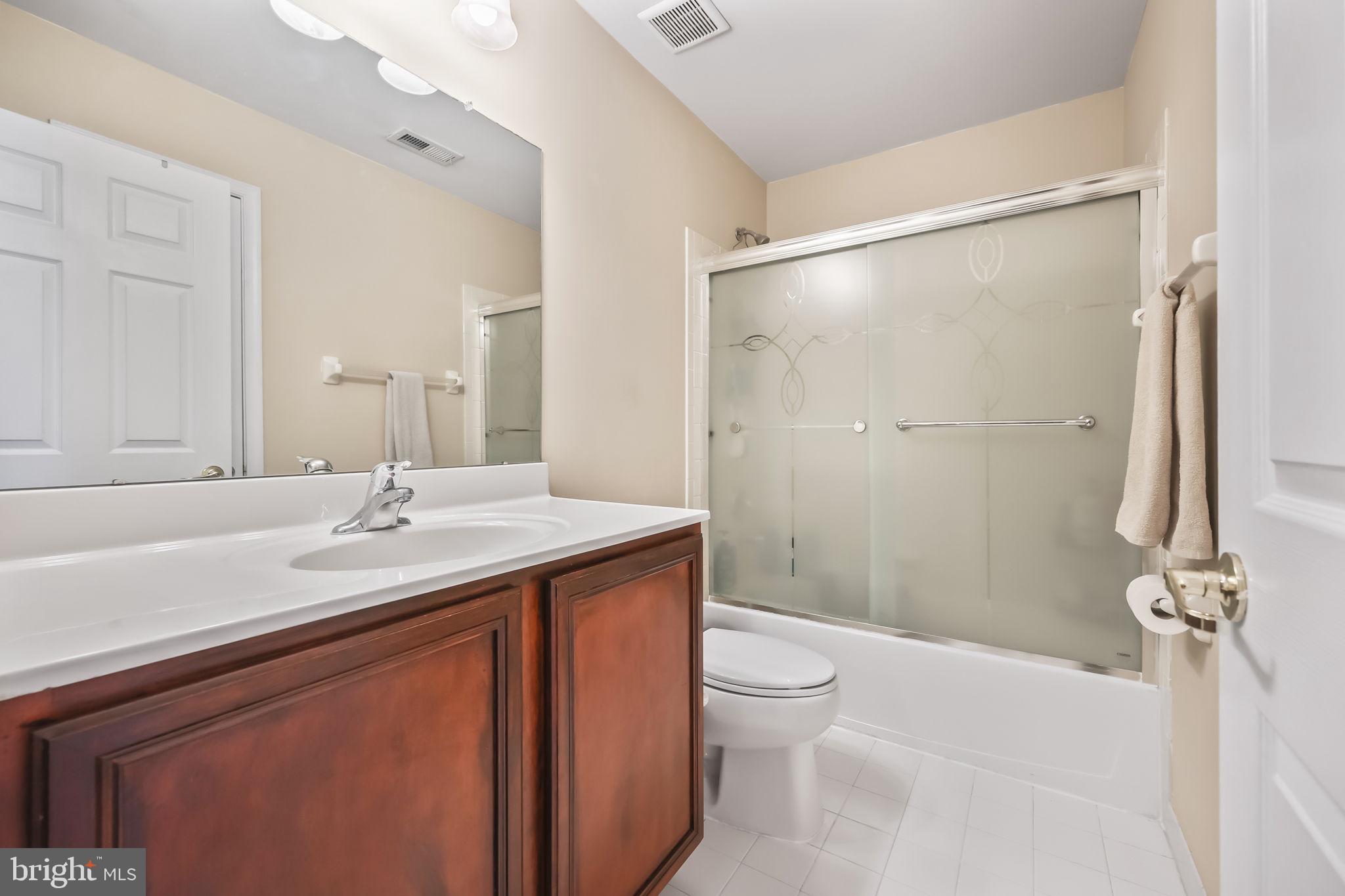 43 Beaumont Place Westampton, NJ 08060 - Photo 27 of 36 Hall bathroom- tub/ shower w glass door