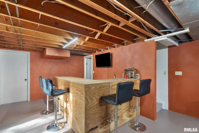 $244,900 | 14028 Knoxville Road, Milan, IL 61264