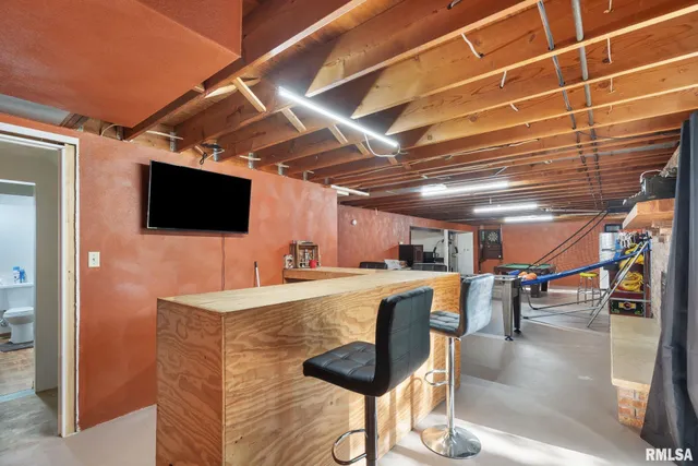 $244,900 | 14028 Knoxville Road, Milan, IL 61264