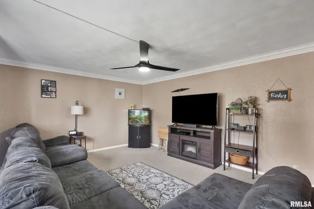 $244,900 | 14028 Knoxville Road, Milan, IL 61264