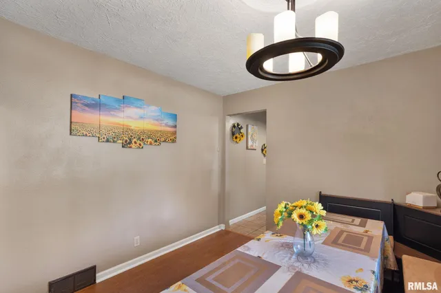 $244,900 | 14028 Knoxville Road, Milan, IL 61264