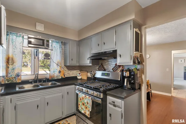 $244,900 | 14028 Knoxville Road, Milan, IL 61264