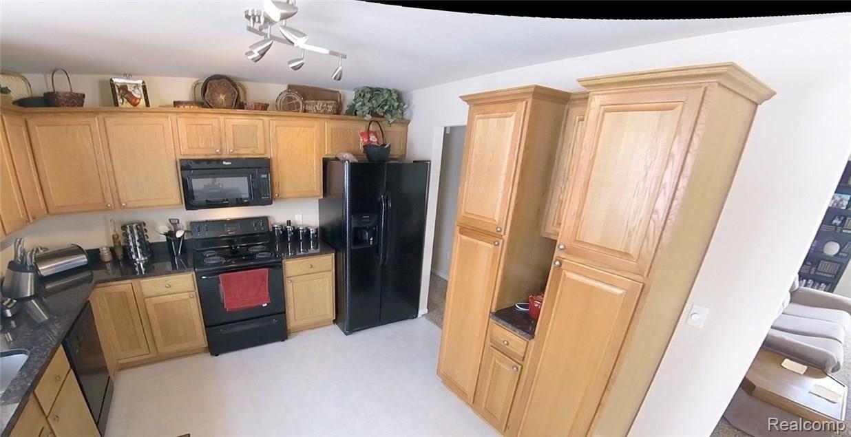 8254 Cook Road Swartz Creek, MI 48473 - Photo 3 of 21 Kitch 2 cook_pt.jpg