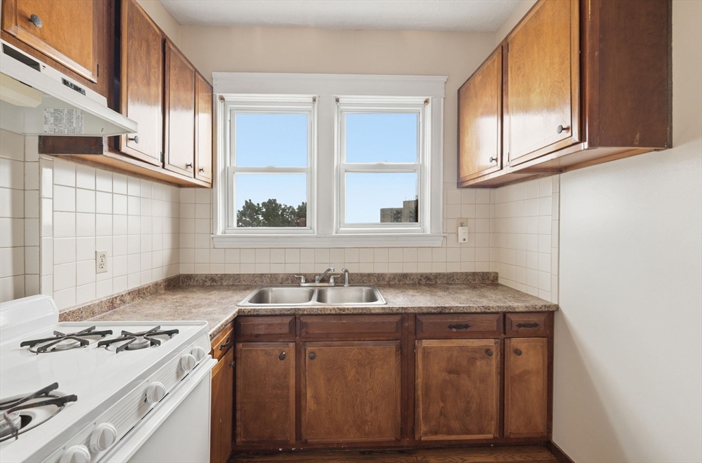 37 Eaton Street Fall River, MA 02723 - Photo 23 of 42