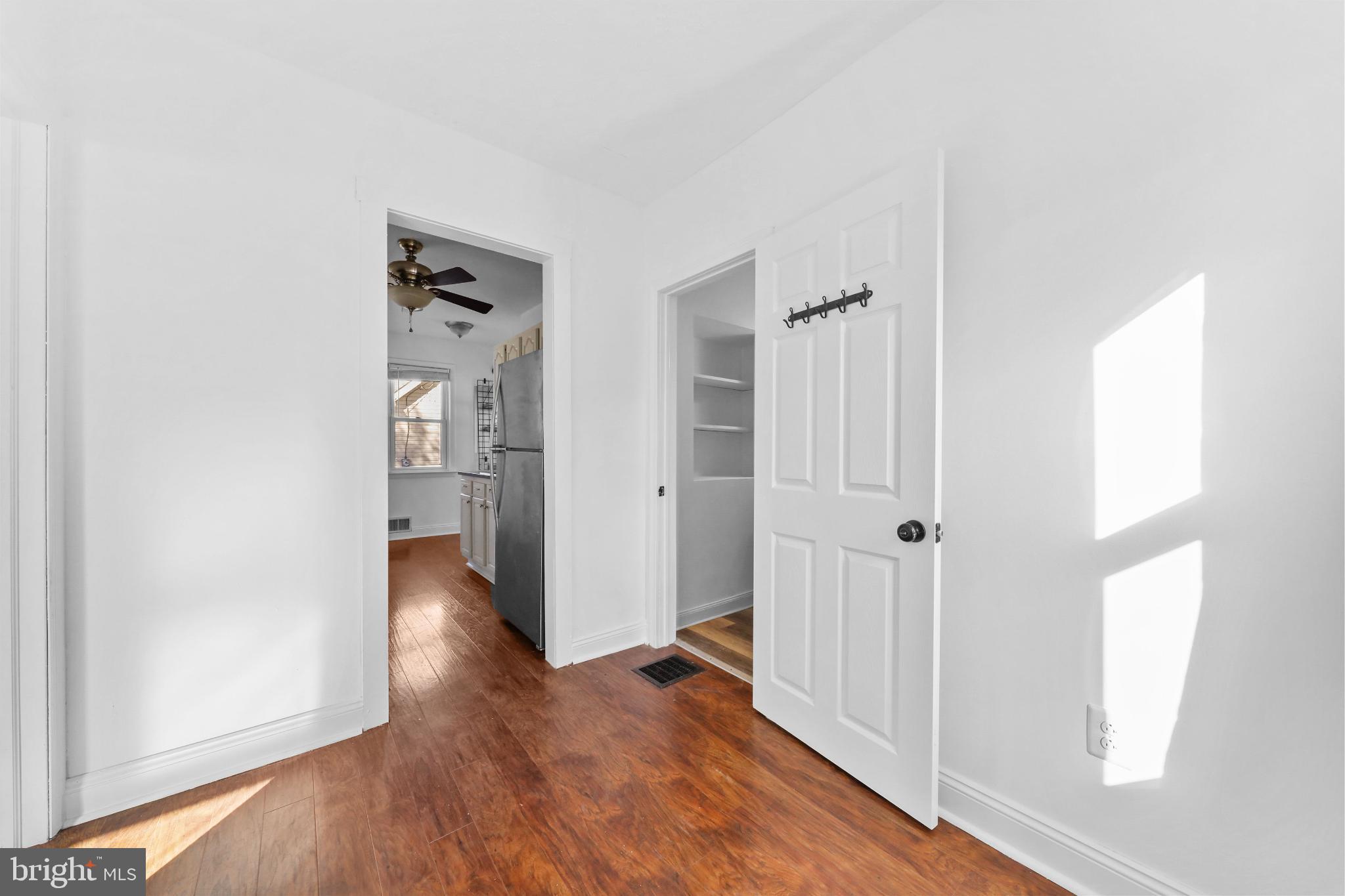 323 3rd Avenue Lindenwold, NJ 08021 - Photo 14 of 34 Bright and airy entryway with warm tones.