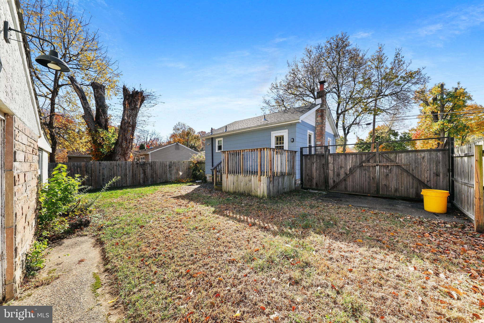323 3rd Avenue Lindenwold, NJ 08021 - Photo 24 of 34 Spacious backyard with autumn hues.