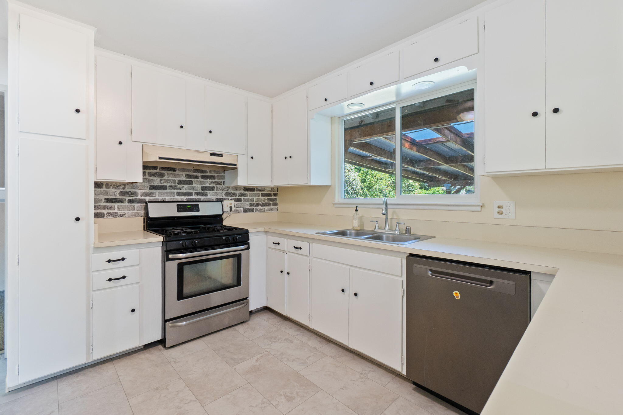 5039 Bidwell Road Redding, CA 96001 - Photo 8 of 41 12-web-or-mls-BiggerFlow Real Estate Med