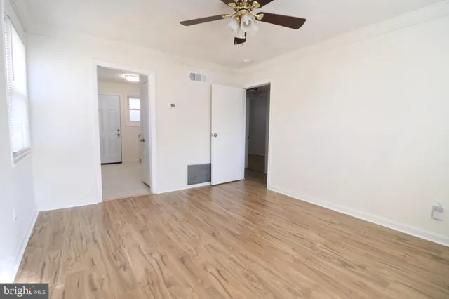 a view of a livingroom with a ceiling fan