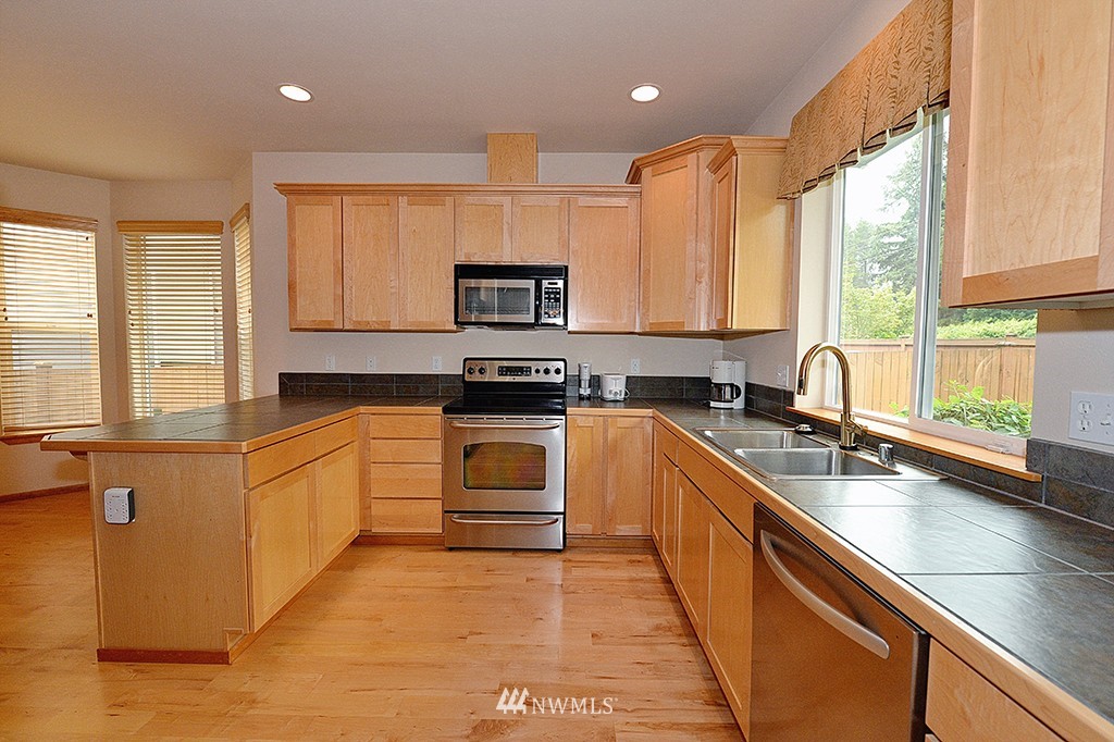 4019 212th Place Southeast Bothell, WA 98021 - Photo 10 of 25