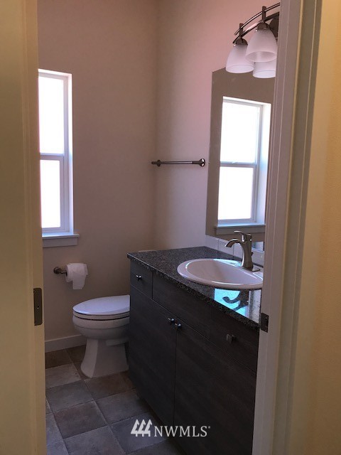 5547 South Langston Road Seattle, WA 98178 - Photo 8 of 14 Gallery Image 8