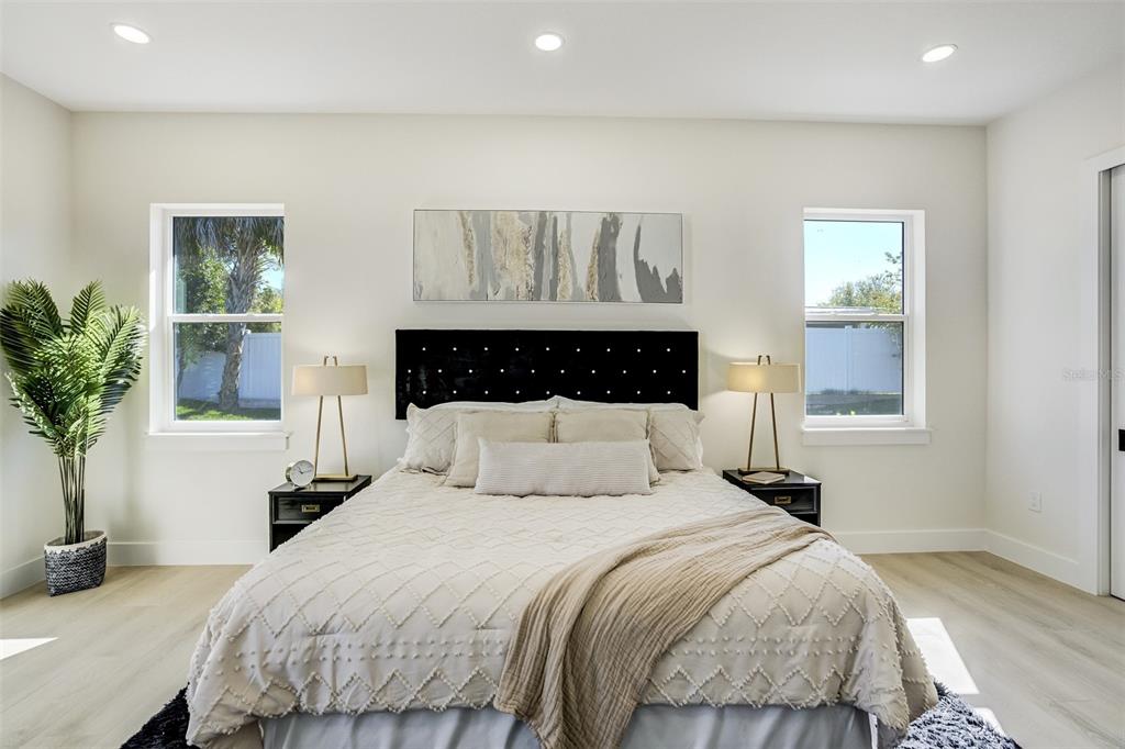 319 Cedar Lane Largo, FL 33770 - Photo 20 of 37 a bedroom with a large bed and a window