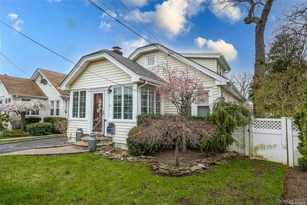 $749,999 | 18 Yale Place, Lynbrook, NY 11563